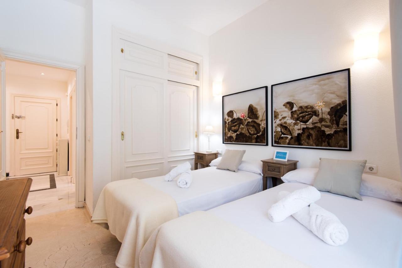 RentAndHomes Beachfront Marbella Center Extérieur photo