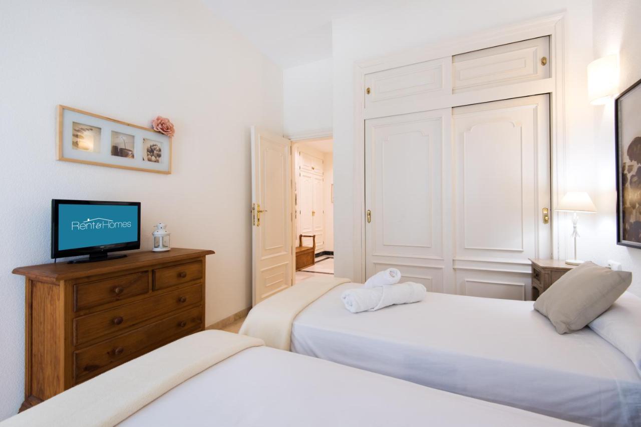 RentAndHomes Beachfront Marbella Center Extérieur photo
