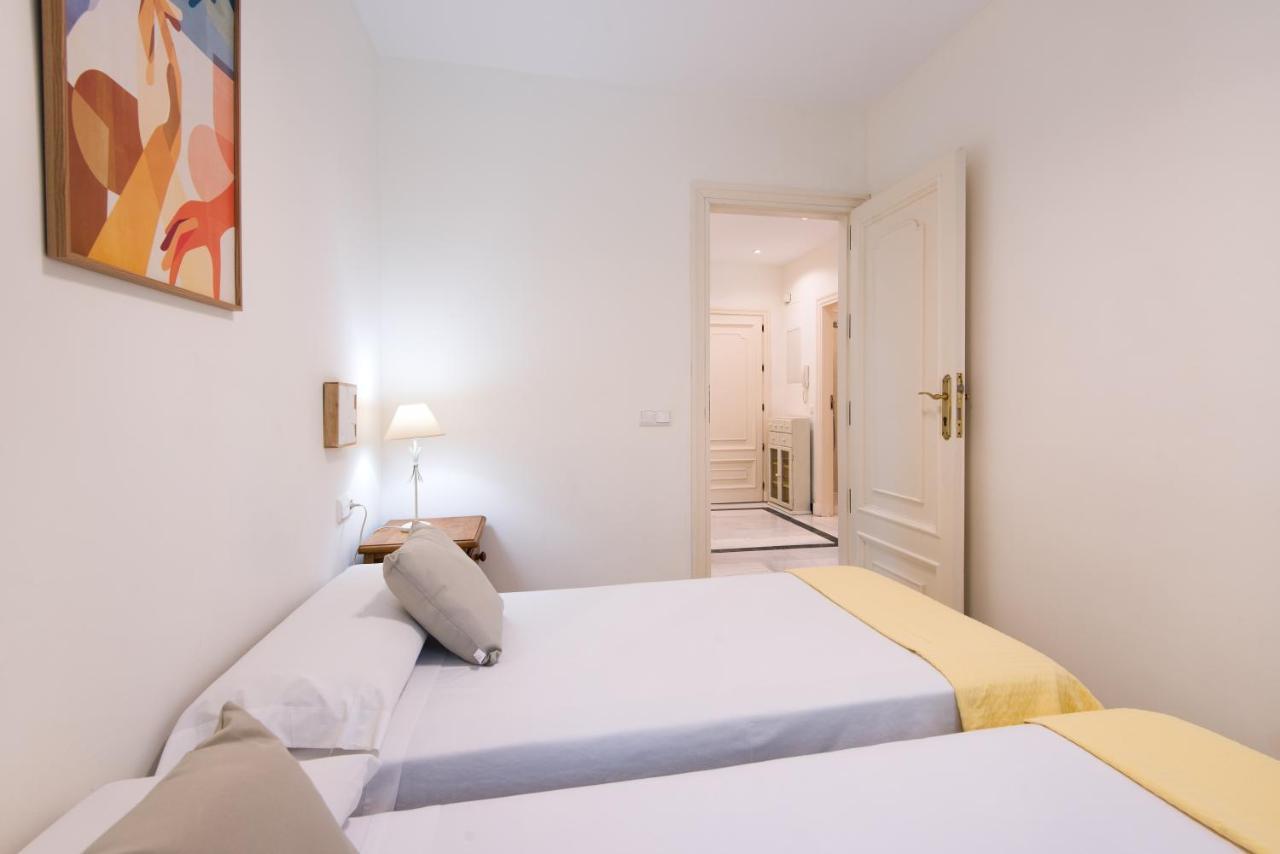 RentAndHomes Beachfront Marbella Center Extérieur photo